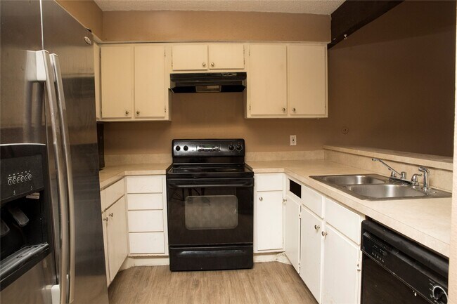 Photo - 7075 Greenway Chase St