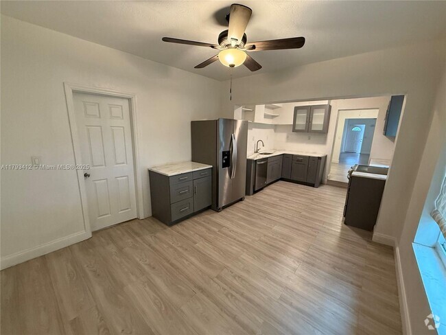 Building Photo - 1429 SW 23rd Terrace Rental
