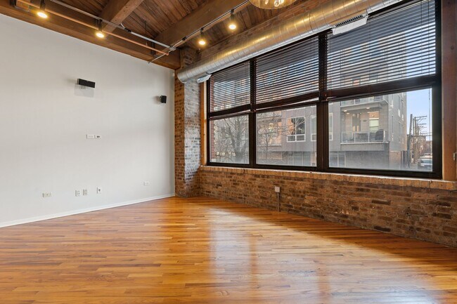 Photo - 1040 W Adams St Unit 122