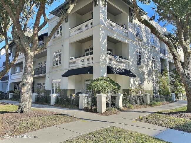 Building Photo - 2064 Herschel St Unit 302