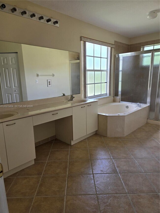 Photo - 2221 Sloane Pl