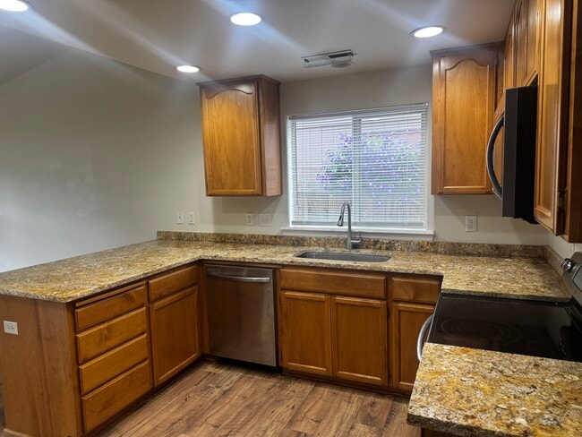 Photo - 113 Little Butte Dr