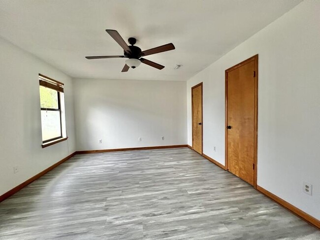 Photo - 413 Primrose Cir