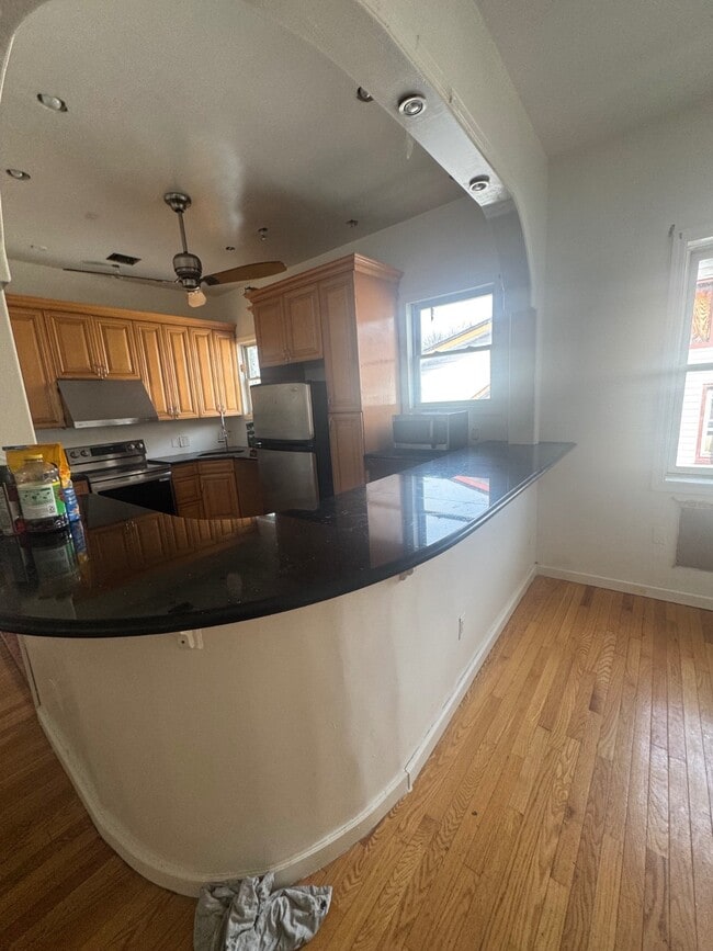 Photo - 1870 Harrison Ave