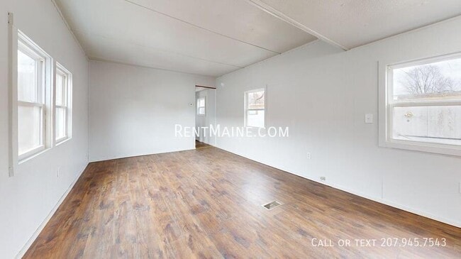 Photo - 681 Main Rd N