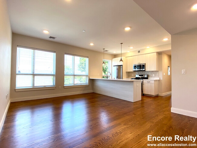 Building Photo - 1 Everett St Unit 204