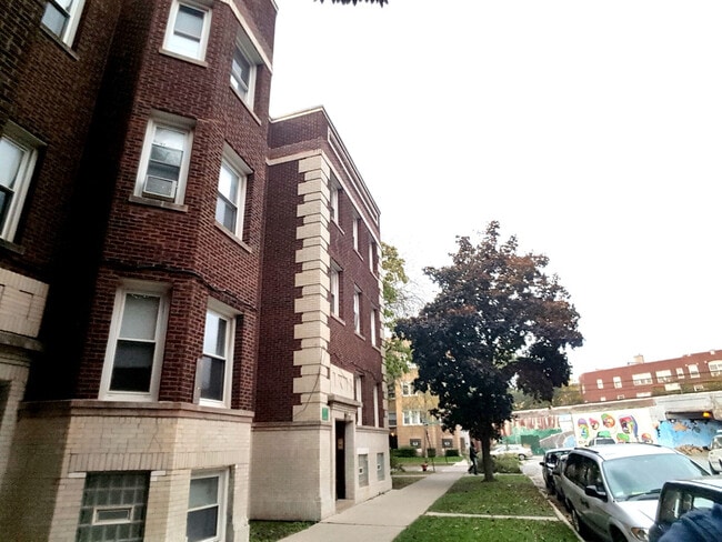 Building Photo - 6574 N Lakewood Ave Unit 2 Rental