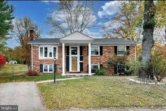 Photo - 13907 Grove Ct House