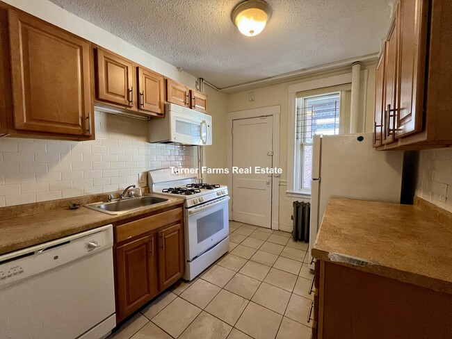 Building Photo - 15 Barrows St Unit 3