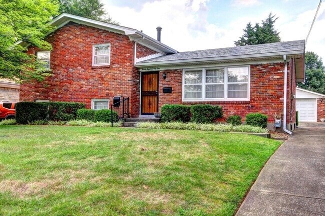 Building Photo - Available NOW - 4 beds/ 2 baths - $2,000/mo