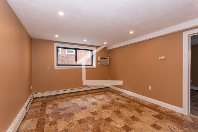 Photo - Nicely renovated pet friendly unit for 9/1.