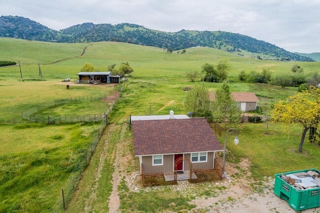 Photo - 1 Bedroom Cottage for Rent on shared 5 Acres
