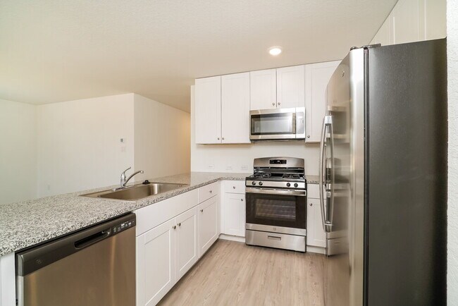 Photo - 1221 White Willow