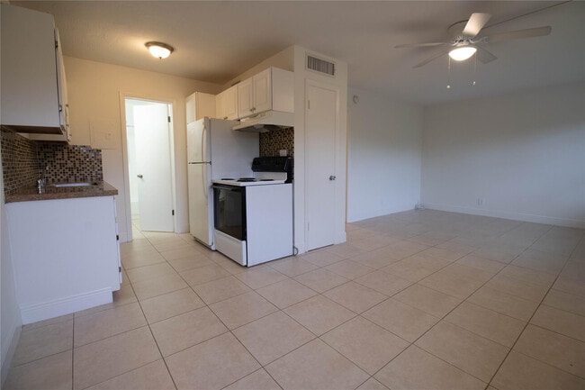 Photo - 400 SW 7th Ave Unidad 8