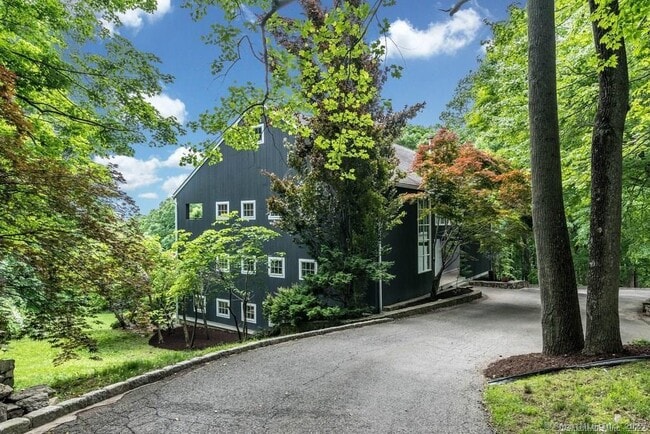 Building Photo - 58 Wells Hill Rd