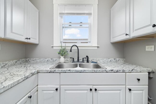 748-750 Atwells Avenue - 748-750 Atwells Avenue House