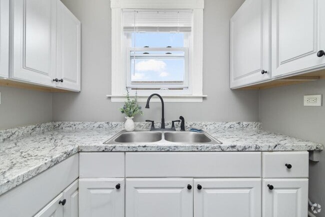 Building Photo - 748-750 Atwells Avenue Rental