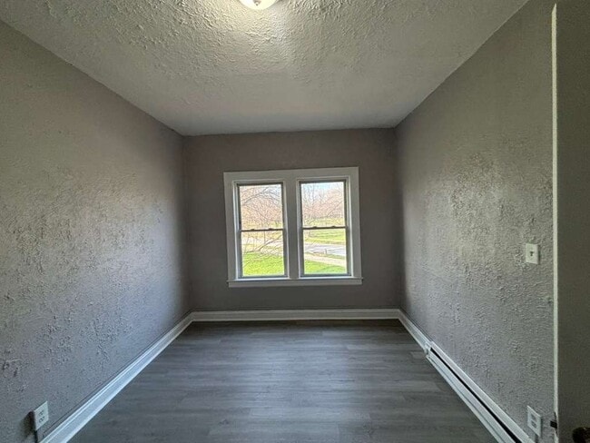 Building Photo - 848 Linn Dr