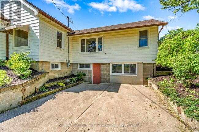 Photo - 1828 Decew Rd