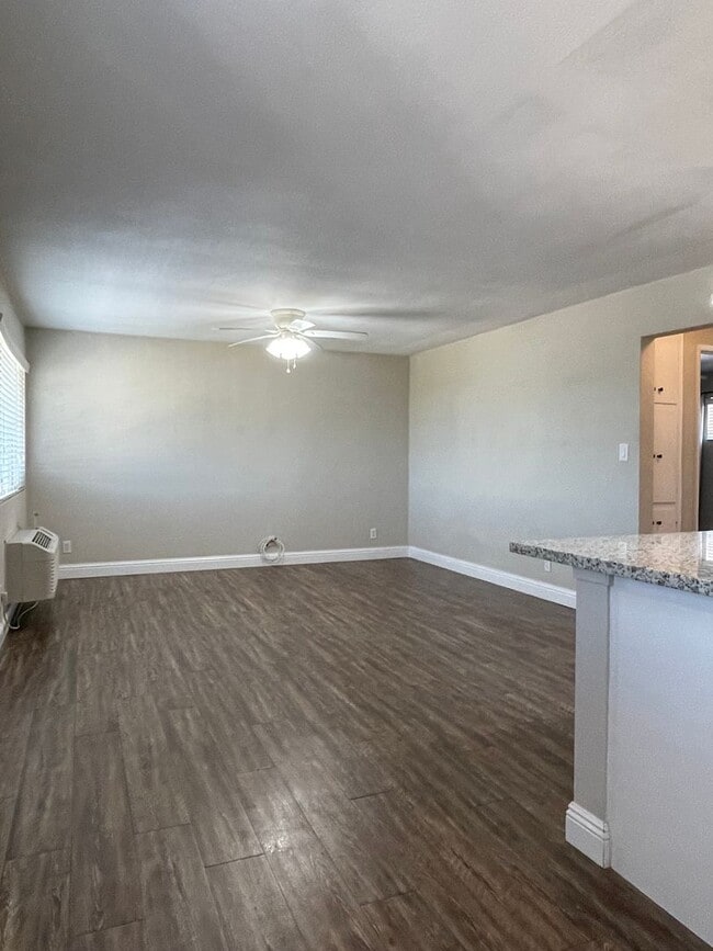 Photo - 590-596 Iris Drive Unit 594