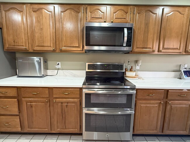 Kitchen - 35 Lebeaux Dr Condo