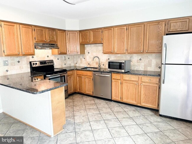 Photo - 618 Coates Ln