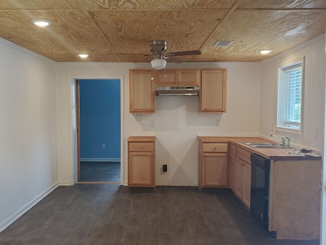 Photo - 155 Circle Dr