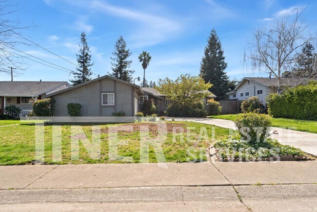 Photo - Charming 3-Bedroom Home with Pool in Carmi...