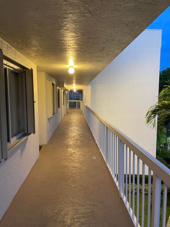 Photo - 3146 Via Poinciana Unidad 315