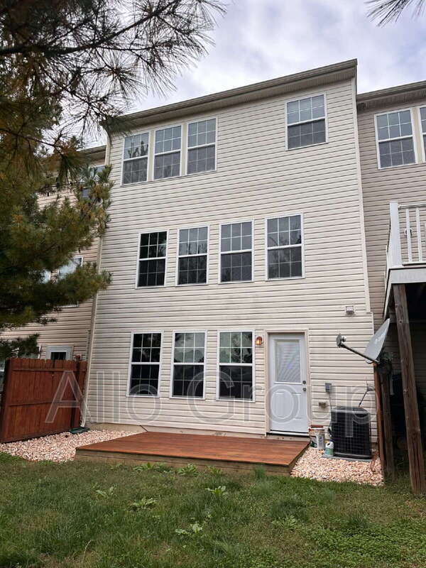 Photo - 205 Arctic Ln