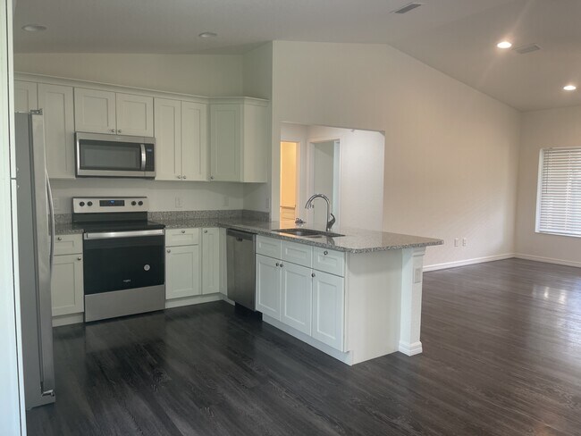 Photo - 15 Larch Cse