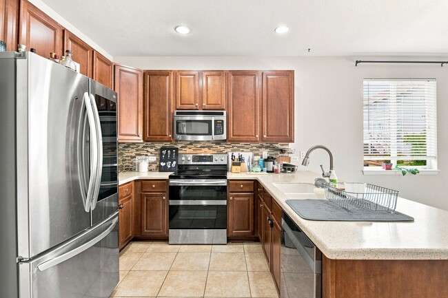 8238 Hollygrape Ln