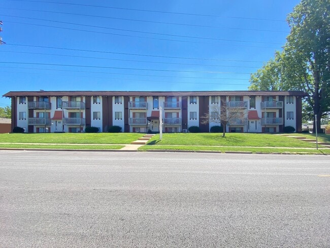 Building Photo - El Chaparral Apartments