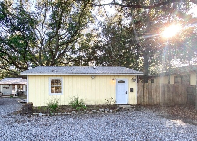 Photo - 335 E Canal Dr