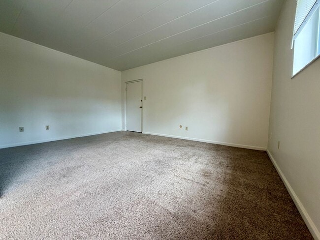 Four Seasons Apartments