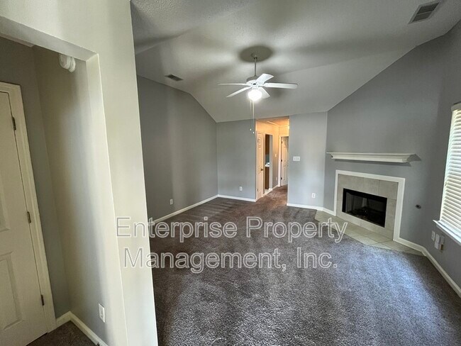 Photo - 1096 Sunstar Dr