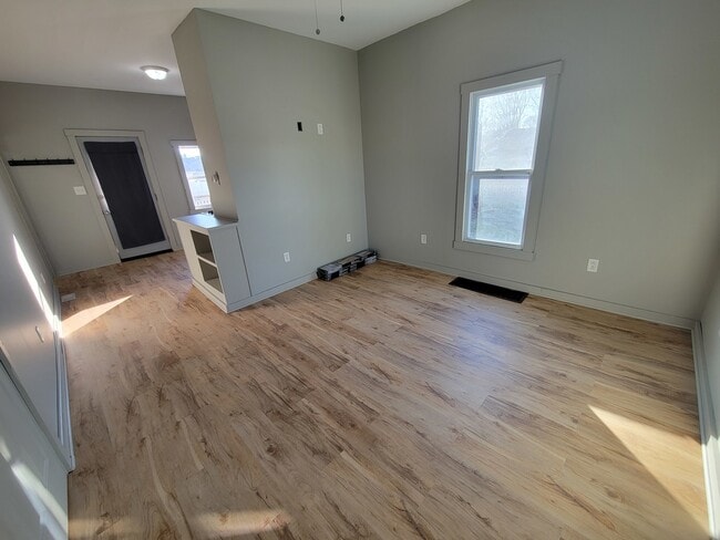 Photo - 533 Deleon St