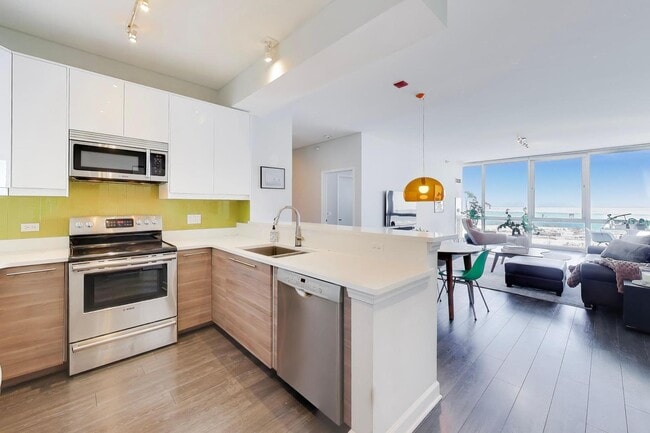 Photo - 1629 S Prairie Ave Unit 2403