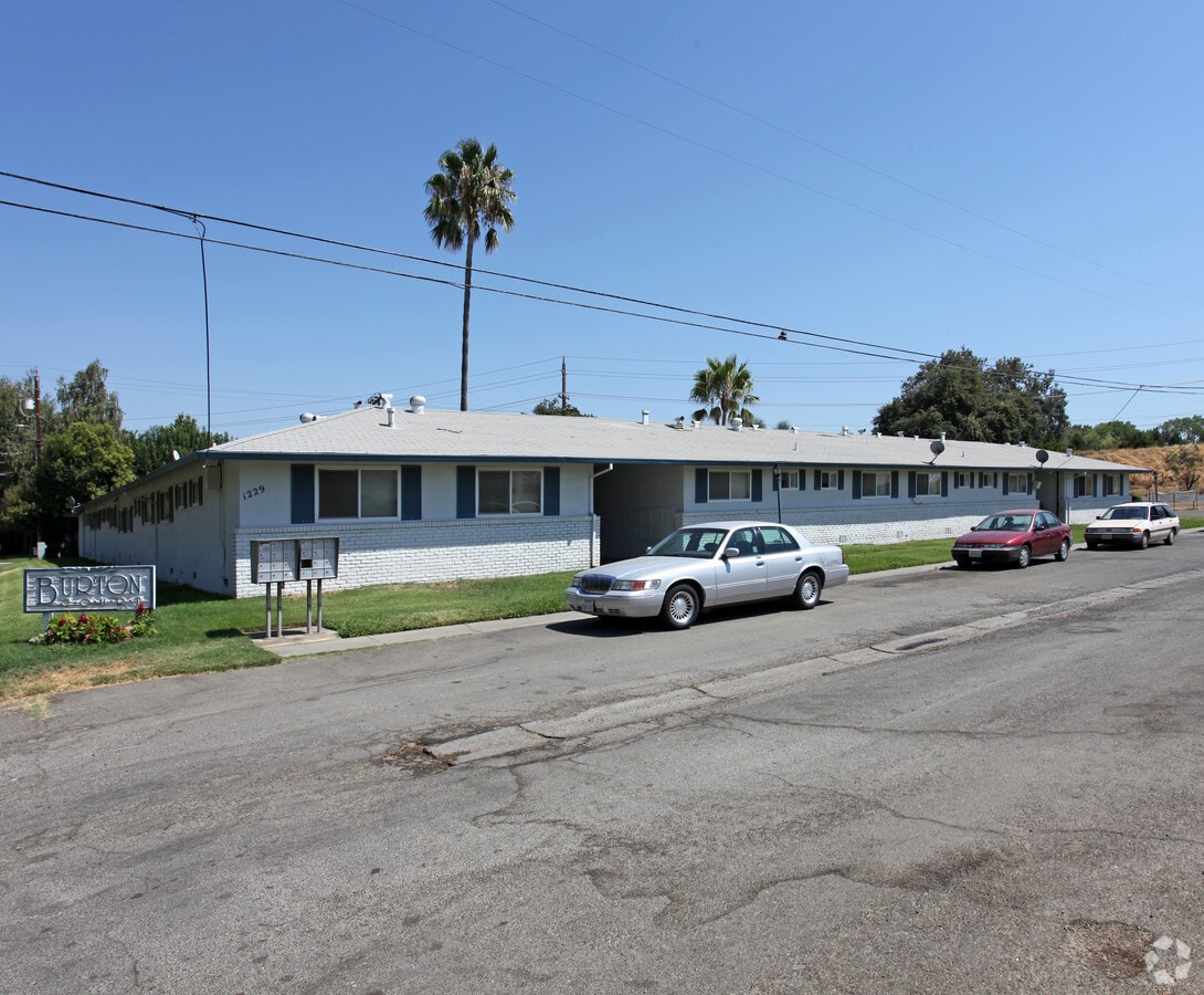Burton Court Apartments - Burton Court Apartments