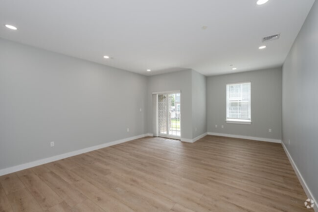 2BR, 2BA - 1,031SF - Dining/ Living Room