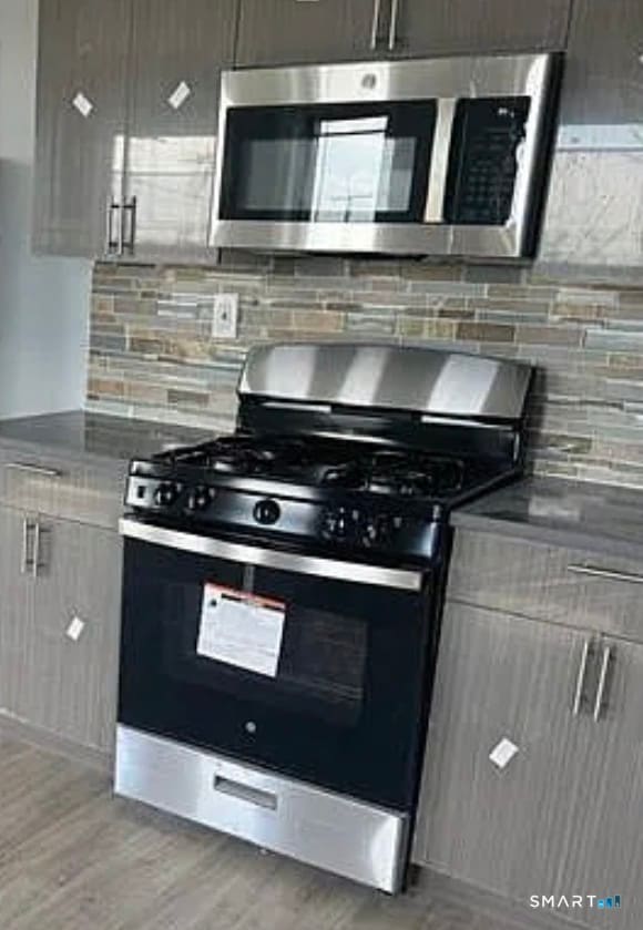 Building Photo - 784 Hallett St Unit 2