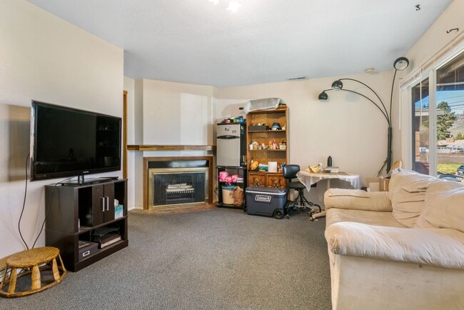 Photo - 6 Bed 3 Bath Accessible Rambler