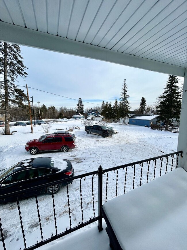 Photo - AVAILABLE JUNE - 6 BED 1.5 BATH Close to Campus!