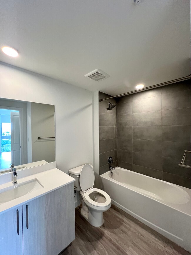 Photo - 1420 NW 33rd St Unit B3