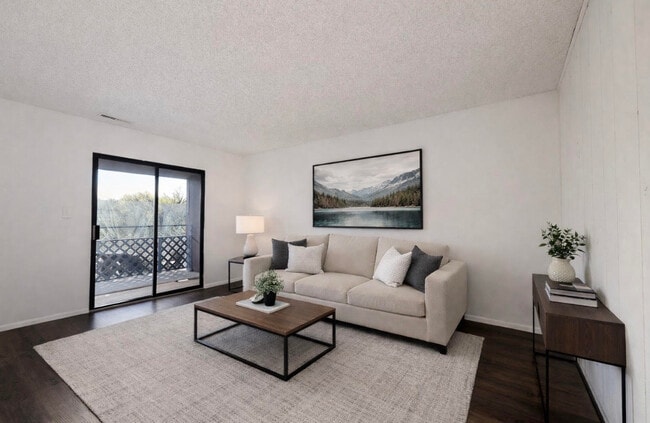 Building Photo - 935 Saturn Dr Unit #207
