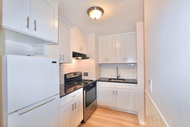 Building Photo - 270 Marin Blvd Unit 14G Rental