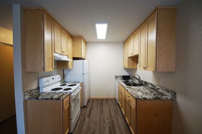 Building Photo - Pinto Suite Unit 410