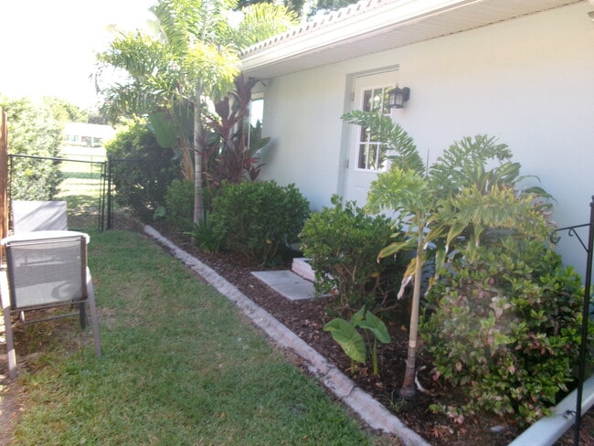 Photo - 1870 Mid Ocean Cir Unidad Mother in Law Suite