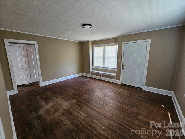 Photo - 67 Grattan Dr NE