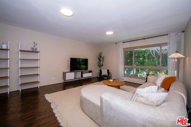 Photo - 6001 Canterbury Dr Unit 303